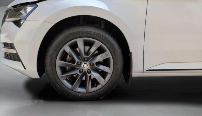 2021 Skoda Superb Sportline AT , Petrol, Automatic, 36,554 km, Left Front Wheel
