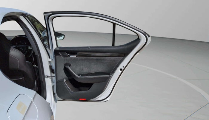 2021 Skoda Superb Sportline AT , Petrol, Automatic, 36,554 km, RHS Rear Door