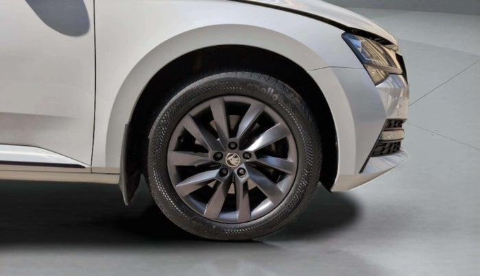2021 Skoda Superb Sportline AT , Petrol, Automatic, 36,554 km, Right Front Wheel