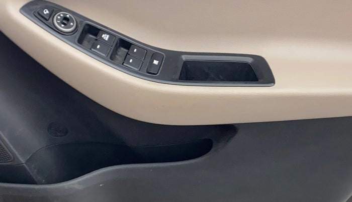 2017 Hyundai Elite i20 ASTA 1.2, Petrol, Manual, 1,01,700 km, Driver Side Door Panels Control