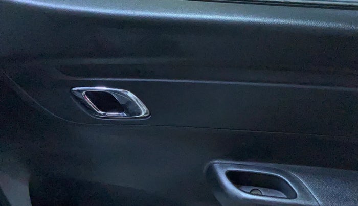 2019 Renault Kwid RXT 1.0 (O), Petrol, Manual, 42,088 km, Driver Side Door Panels Control