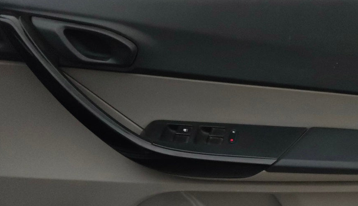 2019 Tata Tiago XZ PETROL, CNG, Manual, 28,177 km, Driver Side Door Panels Control