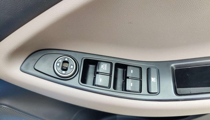 2018 Hyundai Elite i20 MAGNA EXECUTIVE 1.2, Petrol, Manual, 43,862 km, Driver Side Door Panels Control