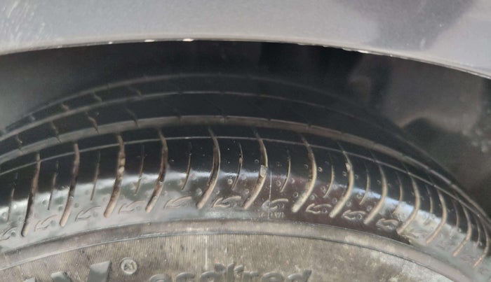 2016 Maruti Ertiga VDI SHVS, Diesel, Manual, 67,804 km, Right Front Tyre Tread