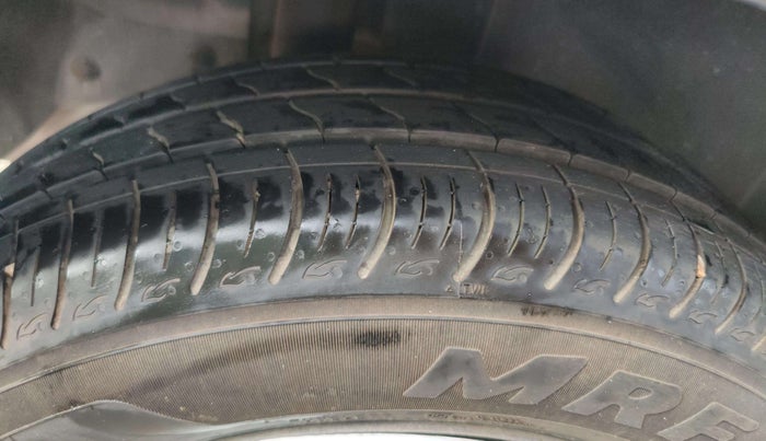 2016 Maruti Ertiga VDI SHVS, Diesel, Manual, 67,804 km, Left Rear Tyre Tread