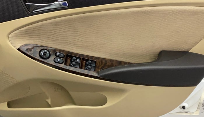 2013 Hyundai Verna FLUIDIC 1.6 VTVT EX, Petrol, Manual, 94,627 km, Driver Side Door Panels Control