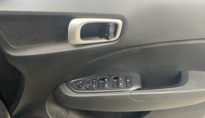 2021 Hyundai VENUE SX 1.5 (O) EXECUTIVE CRDI, Diesel, Manual, 47,419 km, Driver Side Door Panels Control