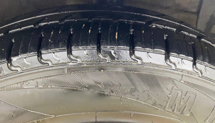 2016 Hyundai Grand i10 SPORTZ 1.1 CRDI, Diesel, Manual, 62,051 km, Right Front Tyre Tread