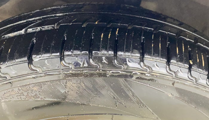 2016 Hyundai Grand i10 SPORTZ 1.1 CRDI, Diesel, Manual, 62,051 km, Left Front Tyre Tread