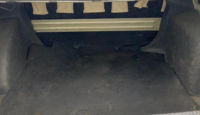 2013 Skoda Rapid AMBITION 1.6 TDI CR MT PLUS, Diesel, Manual, 1,04,812 km, Boot Inside