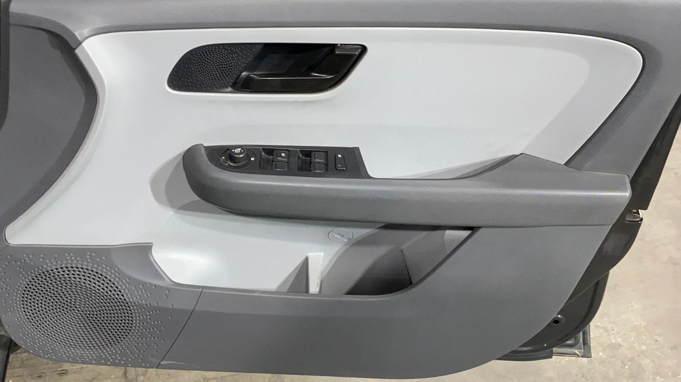 2020 Tata ALTROZ XT PETROL, Petrol, Manual, 39,336 km, Driver Side Door Panels Control