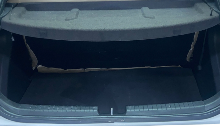 2017 Hyundai Elite i20 ASTA 1.2 DUAL TONE, Petrol, Manual, 1,23,384 km, Boot Inside