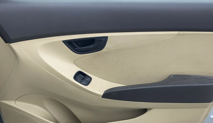 2013 Hyundai Eon MAGNA +, Petrol, Manual, 27,526 km, Driver Side Door Panels Control