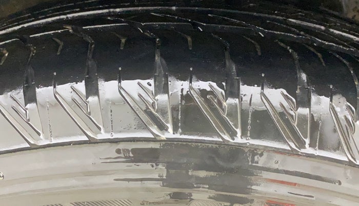 2015 Honda CRV 2.0L I-VTEC 2WD AT, Petrol, Automatic, 1,07,978 km, Right Rear Tyre Tread