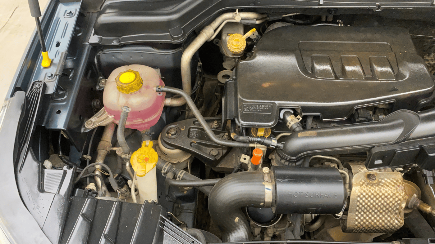2019 Mahindra XUV300 W6 1.2 PETROL, Petrol, Manual, 59,391 km, Engine View - Right