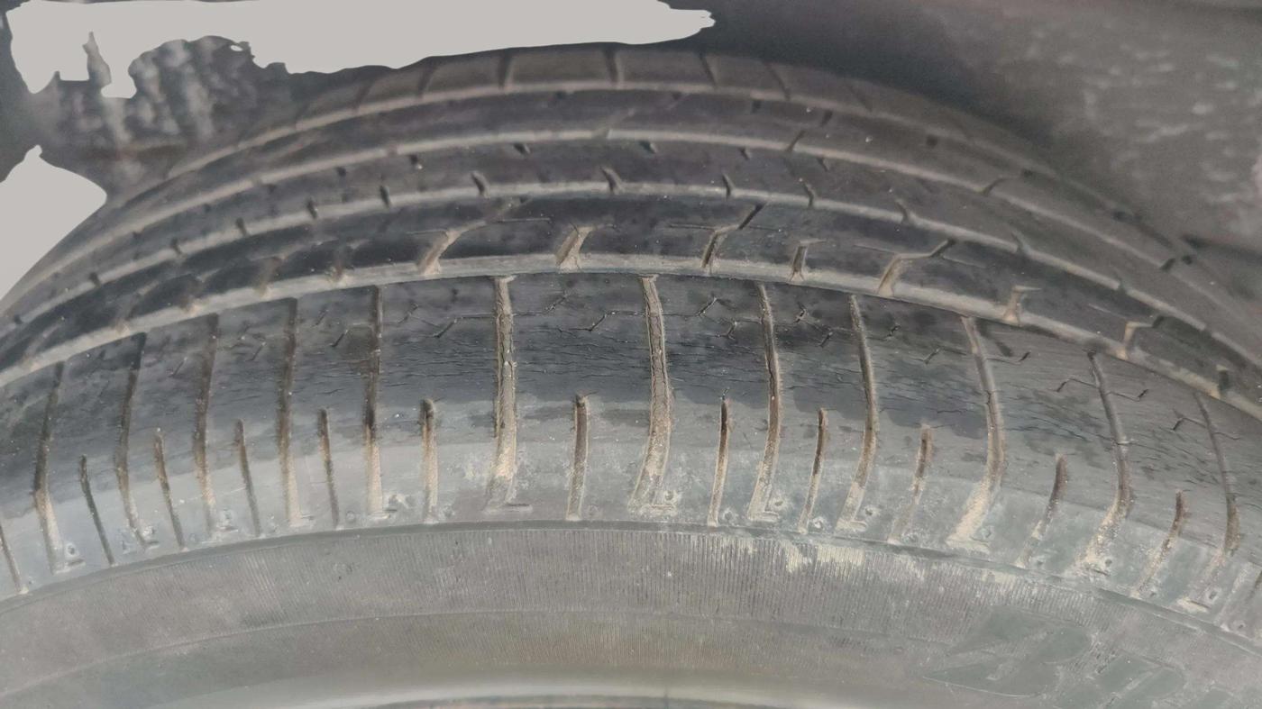 2013 Toyota Innova 2.5 GX 7 STR, Diesel, Manual, 85,416 km, Right Front Tyre Tread
