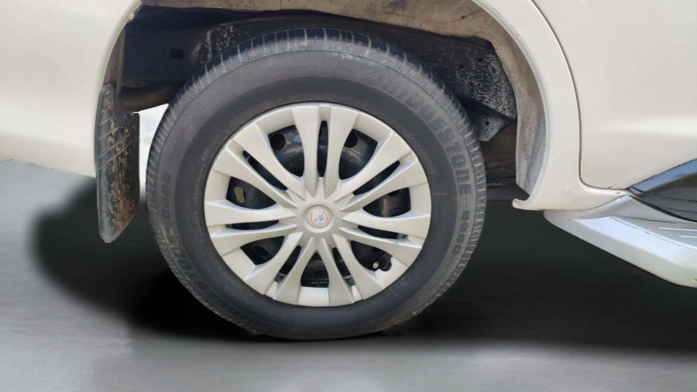 2013 Toyota Innova 2.5 GX 7 STR, Diesel, Manual, 85,416 km, Right Rear Wheel