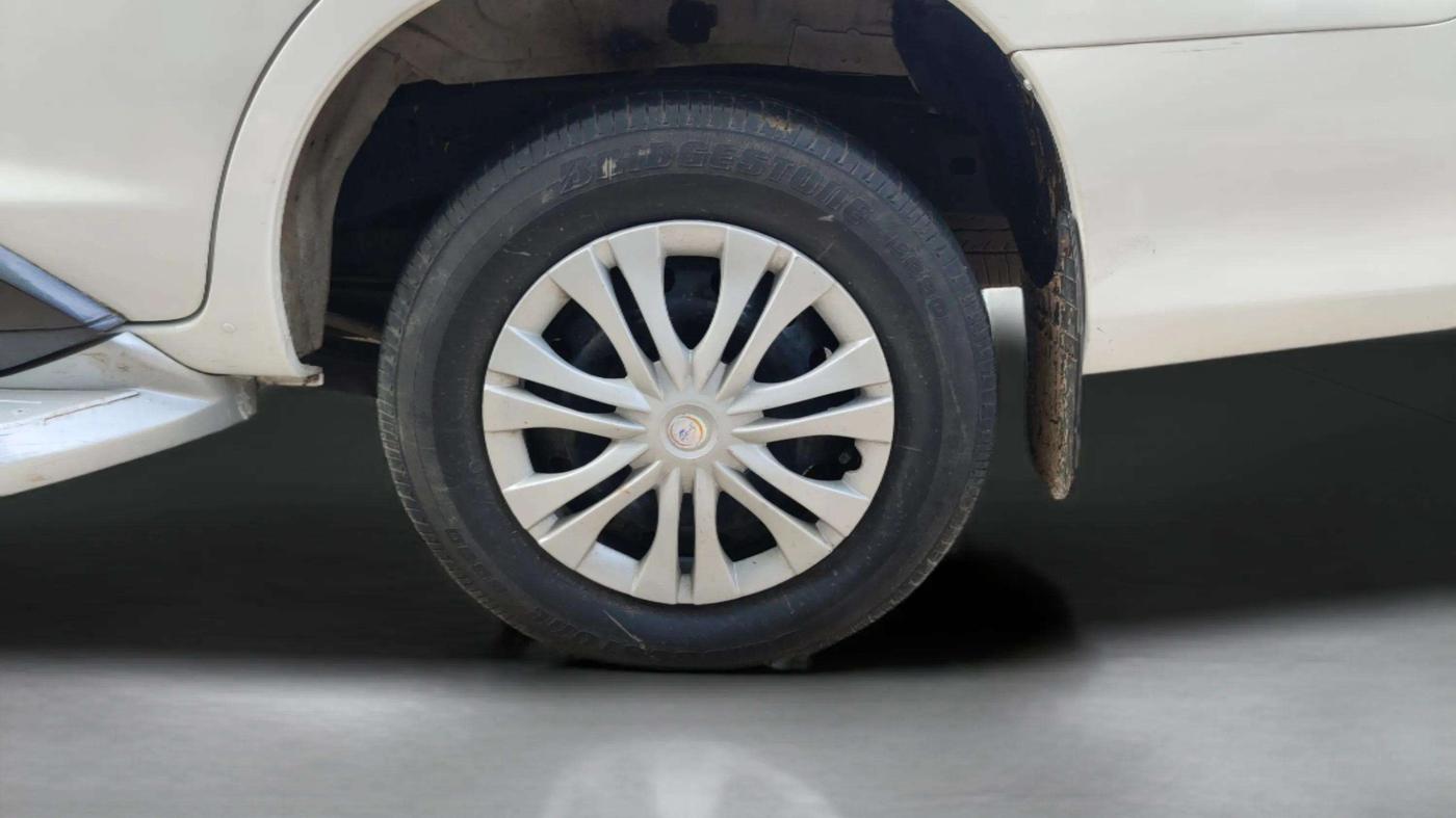 2013 Toyota Innova 2.5 GX 7 STR, Diesel, Manual, 85,416 km, Left Rear Wheel