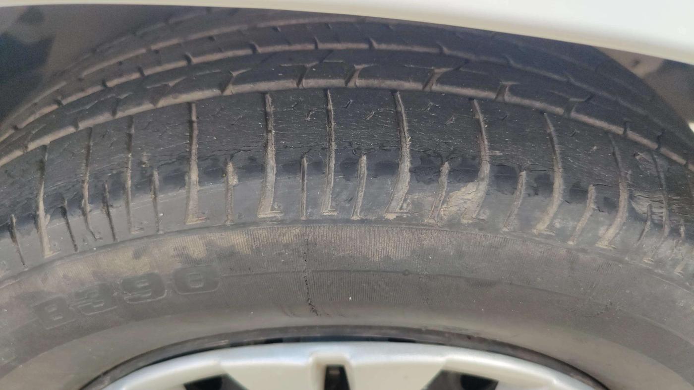 2013 Toyota Innova 2.5 GX 7 STR, Diesel, Manual, 85,416 km, Left Rear Tyre Tread