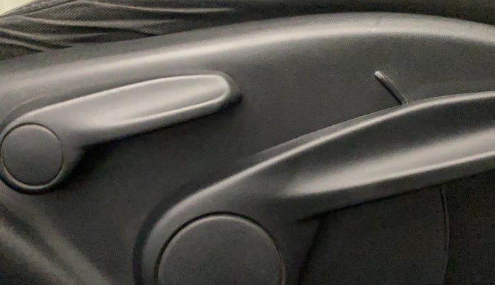 2017 Jeep Compass LIMITED 2.0 DIESEL, Diesel, Manual, 1,11,234 km, Driver Side Adjustment Panel