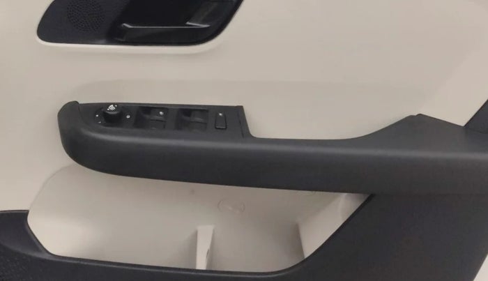 2023 Tata ALTROZ XT PETROL, Petrol, Manual, 15,498 km, Driver Side Door Panels Control