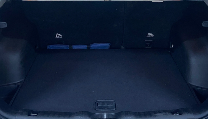 2017 Jeep Compass LONGITUDE (O) 2.0 DIESEL, Diesel, Manual, 1,20,527 km, Boot Inside