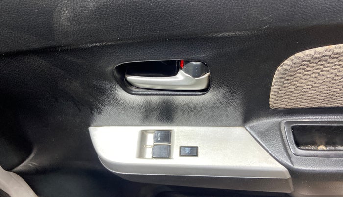 2016 Maruti Wagon R 1.0 LXI CNG, CNG, Manual, 67,609 km, Driver Side Door Panels Control