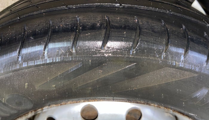 2016 Maruti Wagon R 1.0 LXI CNG, CNG, Manual, 67,609 km, Left Rear Tyre Tread