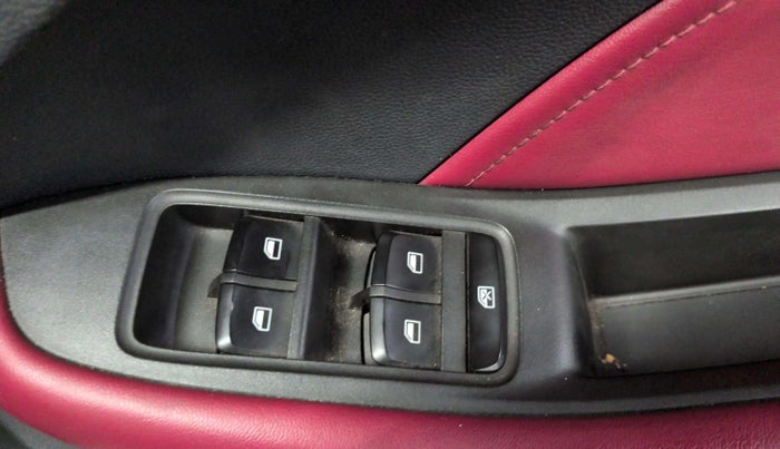 2021 MG ASTOR SAVVY 1.5 CVT S RED, Petrol, Automatic, 54,693 km, Driver Side Door Panels Control