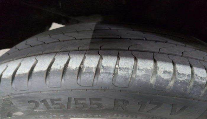 2021 MG ASTOR SAVVY 1.5 CVT S RED, Petrol, Automatic, 54,693 km, Right Rear Tyre Tread