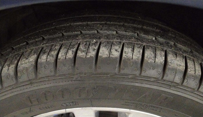 2018 Maruti Ciaz ALPHA  AT 1.4  PETROL, Petrol, Automatic, 86,635 km, Right Front Tyre Tread