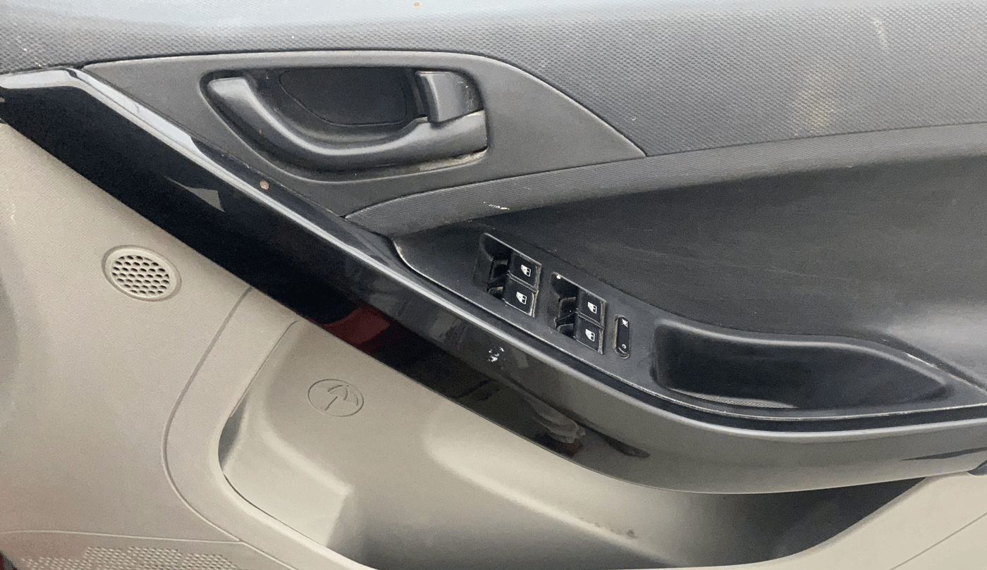 2017 Tata NEXON XM DIESEL, Diesel, Manual, 1,27,047 km, Driver Side Door Panels Control