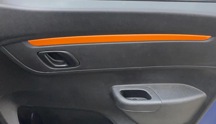 2017 Renault Kwid CLIMBER 1.0 AMT, Petrol, Automatic, 55,404 km, Driver Side Door Panels Control