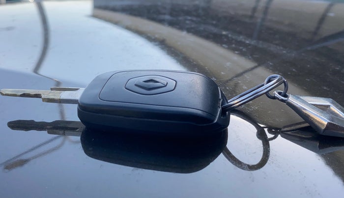 2019 Renault Kwid RXT 1.0 (O), Petrol, Manual, 25,442 km, Key Close Up