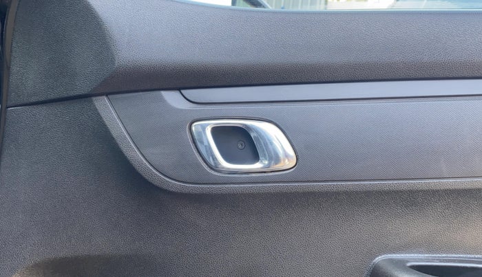 2019 Renault Kwid RXT 1.0 (O), Petrol, Manual, 25,442 km, Driver Side Door Panels Control