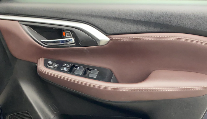 2022 Maruti Grand Vitara ALPHA SMART HYBRID ALLGRIP, Petrol, Manual, 59,379 km, Driver Side Door Panels Control