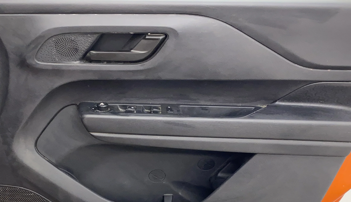 2022 Tata PUNCH ADVENTURE MT, Petrol, Manual, 56,972 km, Driver Side Door Panels Control