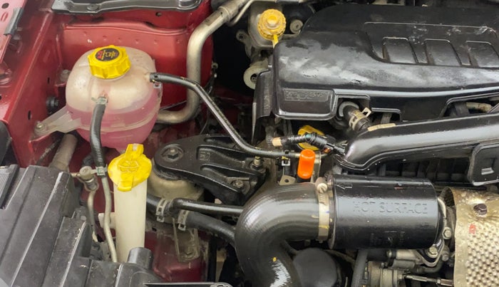 2019 Mahindra XUV300 W8(O) 1.2 PETROL DUAL TONE, Petrol, Manual, 32,193 km, Engine View - Right