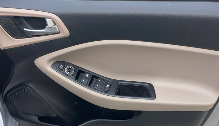 2020 Hyundai Elite i20 SPORTZ PLUS 1.2, Petrol, Manual, 36,434 km, Driver Side Door Panels Control