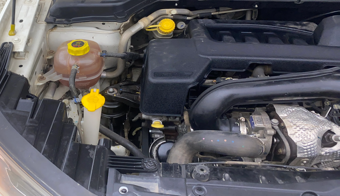 2021 Mahindra XUV300 W8 1.5 DIESEL, Diesel, Manual, 1,28,080 km, Engine View - Right