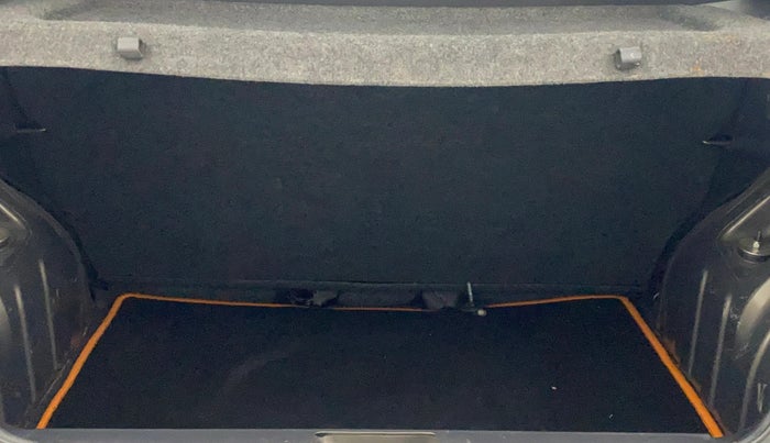 2018 Renault Kwid RXT 1.0 AMT, Petrol, Automatic, 30,142 km, Boot Inside