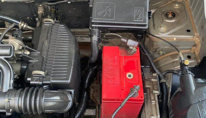 2018 Renault Kwid RXT 1.0 AMT, Petrol, Automatic, 30,142 km, Engine View - Left