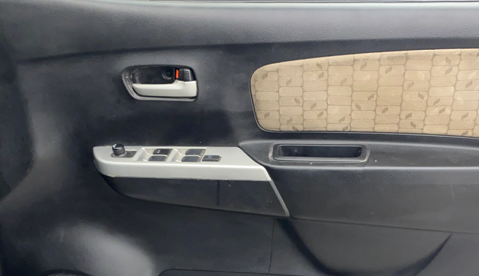 2013 Maruti Wagon R 1.0 VXI, Petrol, Manual, 38,690 km, Driver Side Door Panels Control