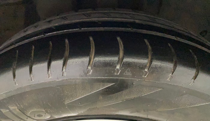 2016 Datsun Redi Go S, Petrol, Manual, 76,276 km, Right Front Tyre Tread