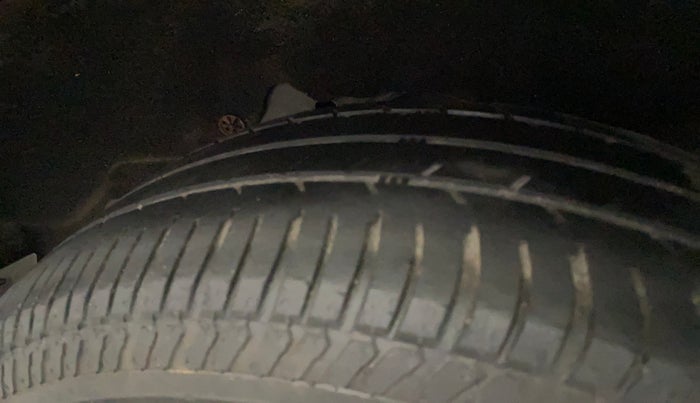 2015 Ford Ecosport AMBIENTE 1.5L PETROL, Petrol, Manual, 1,13,998 km, Left Rear Tyre Tread