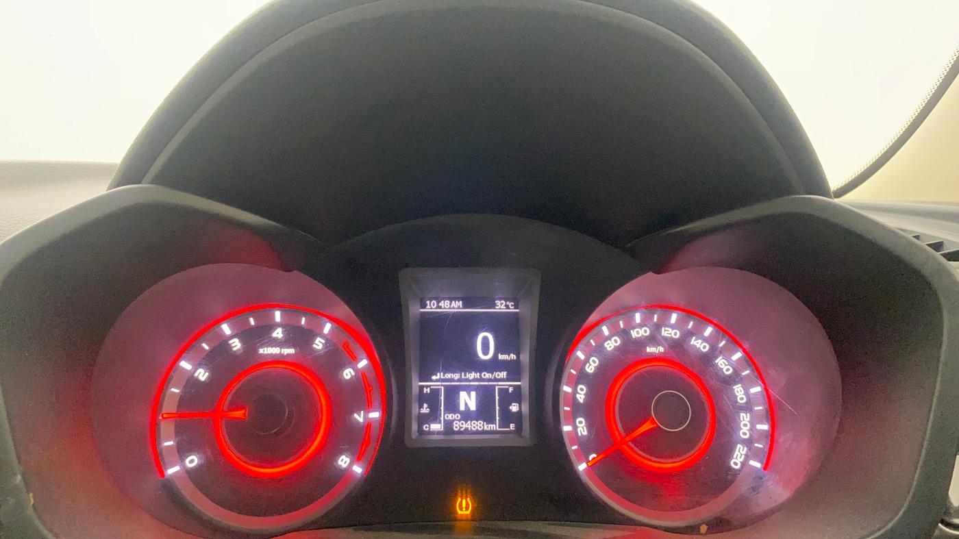 2019 Mahindra XUV300 W8 (O) 1.2 PETROL, Petrol, Manual, 93,903 km, Odometer Image