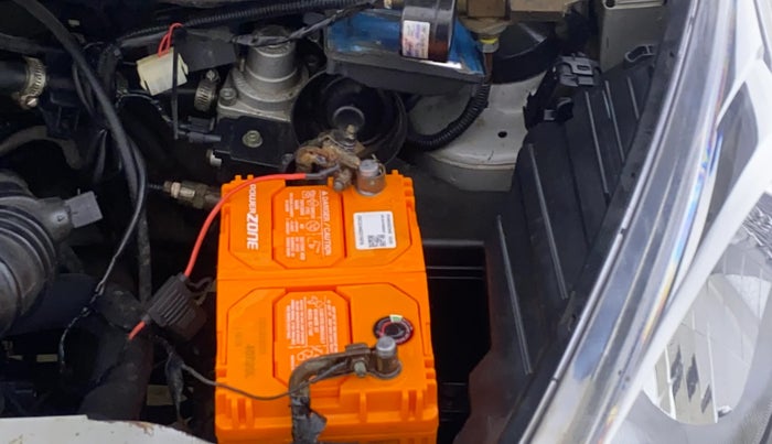 2013 Hyundai Eon MAGNA +, CNG, Manual, 1,12,704 km, Engine View - Left