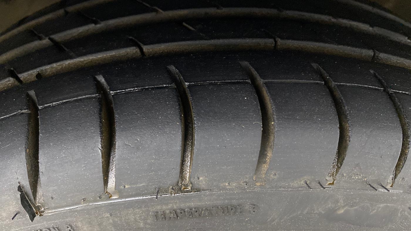 2013 Maruti Zen Estilo LXI, Petrol, Manual, 31,761 km, Right Front Tyre Tread