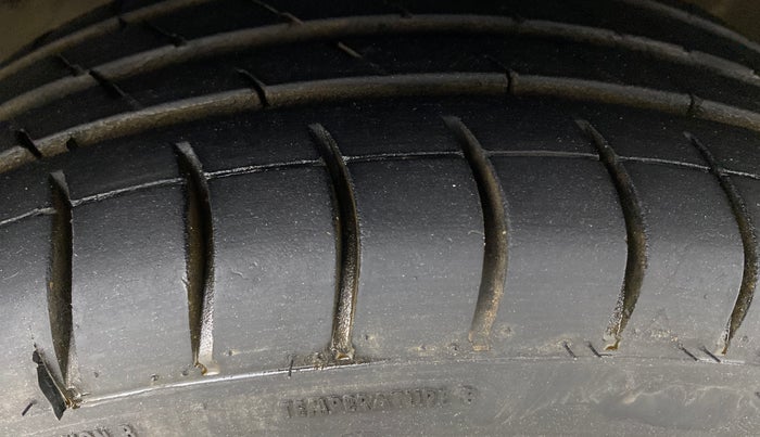 2013 Maruti Zen Estilo LXI, Petrol, Manual, 31,761 km, Right Front Tyre Tread