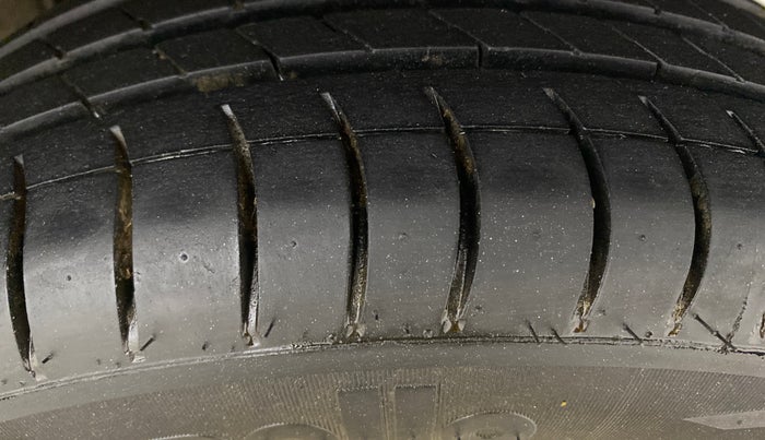 2013 Maruti Zen Estilo LXI, Petrol, Manual, 31,761 km, Left Rear Tyre Tread
